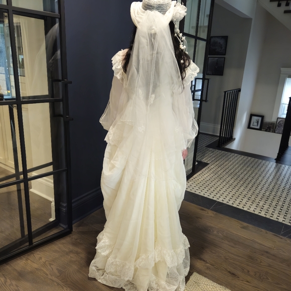 Wedding dress   1983 - Picture 2 of 4